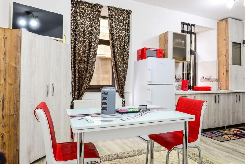 Mary Apartment Old Town Брашов Екстер'єр фото